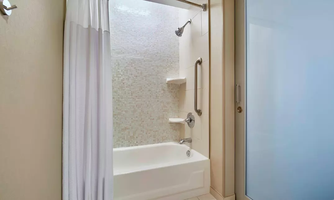 Hotel Stay w/ Rooftop Pool & Breakfast. Minutes From The Strip