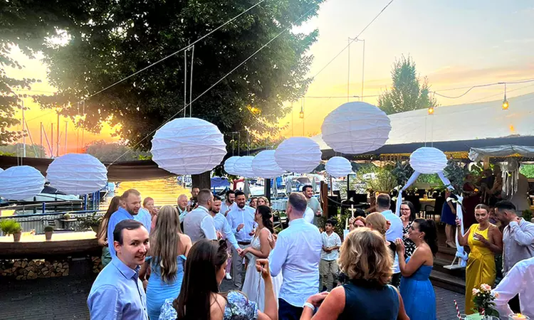 3 Std. Buffet inkl. Getränkeflat & DJ ROBSN Live für 1 bis 4 Personen