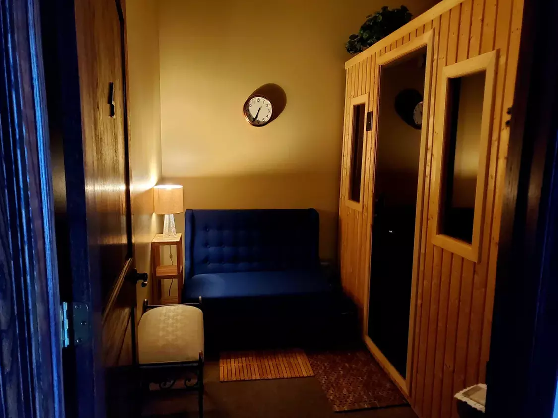 60-Minute Fireside Couples Massage with Aromatherapy: Unwind Together