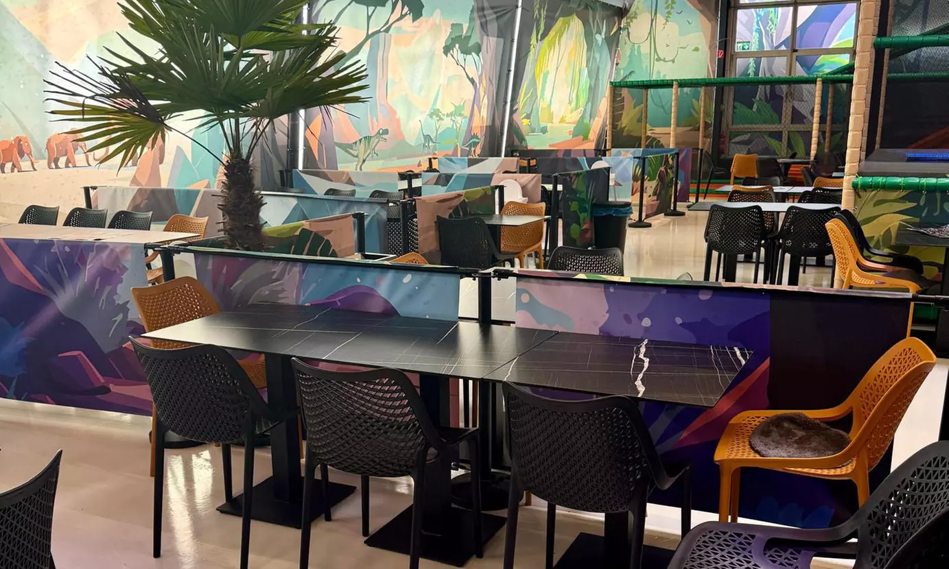 Eintritt für 1-2 Erwachsene & 1-2 Kinder mit Slush-Eis & Pangea Becher