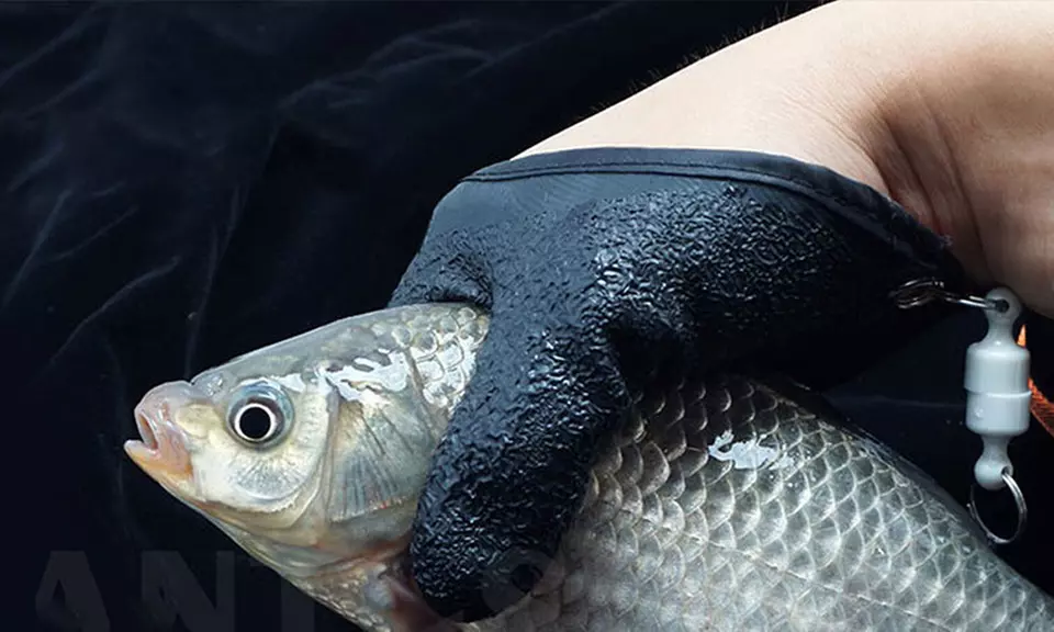Magnetic Anti-slip Fishing Gloves Protect Hand Puncture Catching Fishing Glove