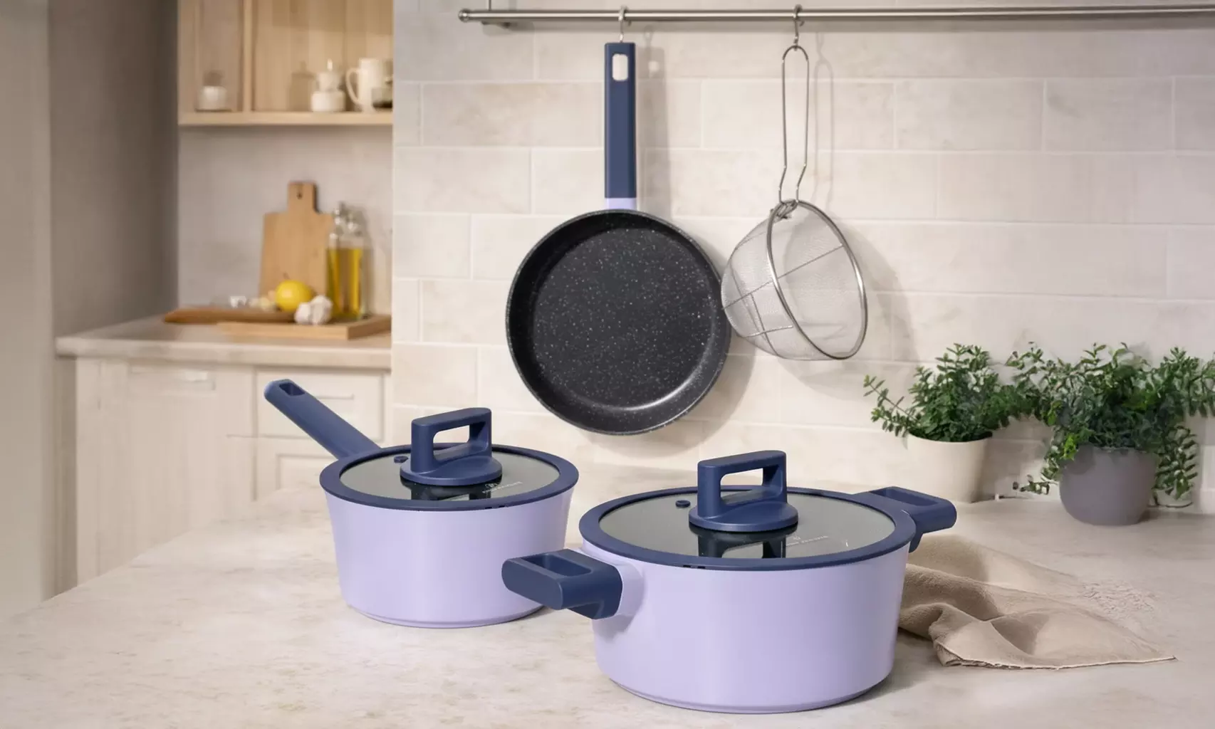 Set di pentole con coperchi in vetro