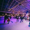 Image 2: Vivez la magie de l’hiver sur la patinoire couverte illuminée 