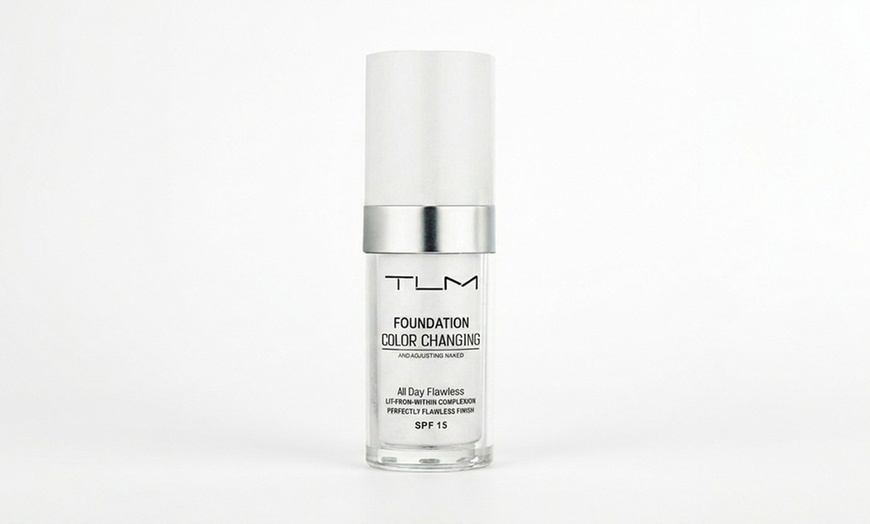 Image 3: Fondotinta liquido TLM con tecnologia di adattamento del colore