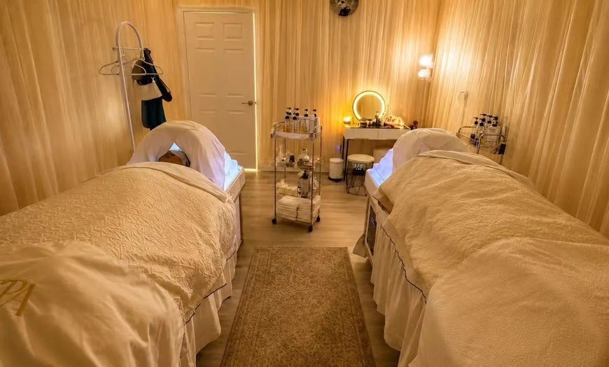 Image 3: Rejuvenating Head Spa & Aromatherapy Experiences at Yi Spa