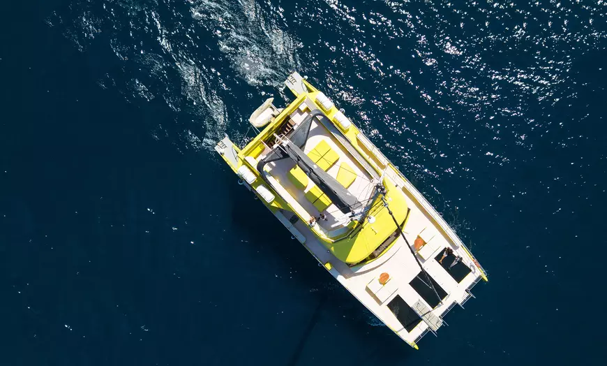 Image 13: Paseo de 1 hora en catamarán a vela por la costa de Barcelona 