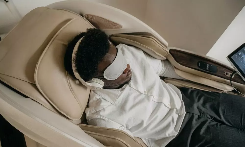 Betreed de oase van ontspanning: Full Body massagestoel in hartje Adam