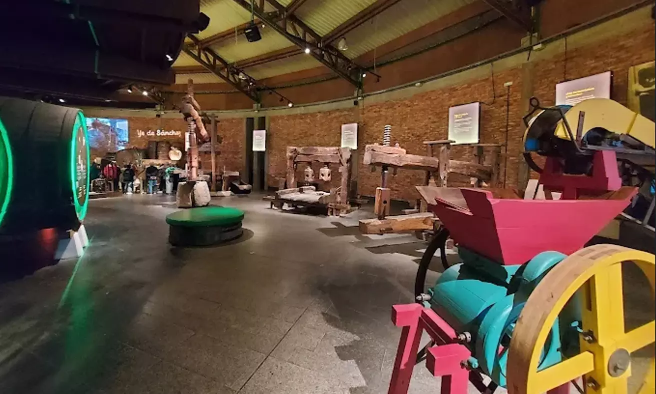 Visita al Museo de la Sidra y cata con aperitivos y pack regalo