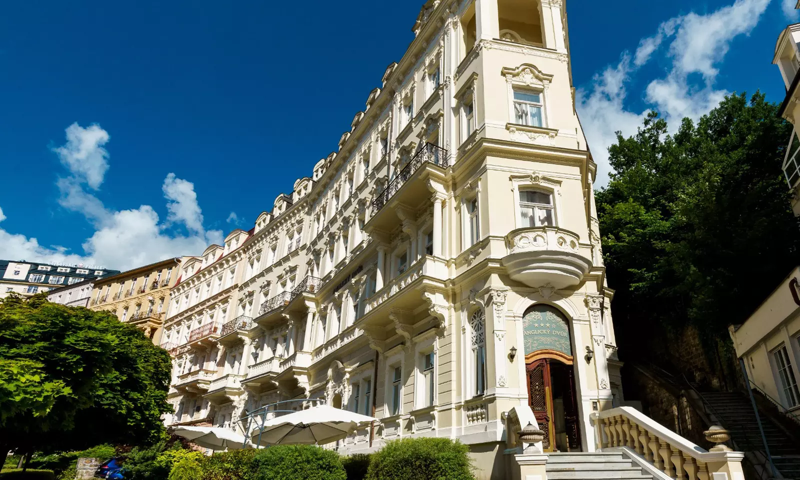 Karlsbad: Doppel- oder Zweibettzimmer für Zwei mit Frühstück oder Halbpension und Spa im 4* Spa Hotel Anglicky Dvur - Primary Image