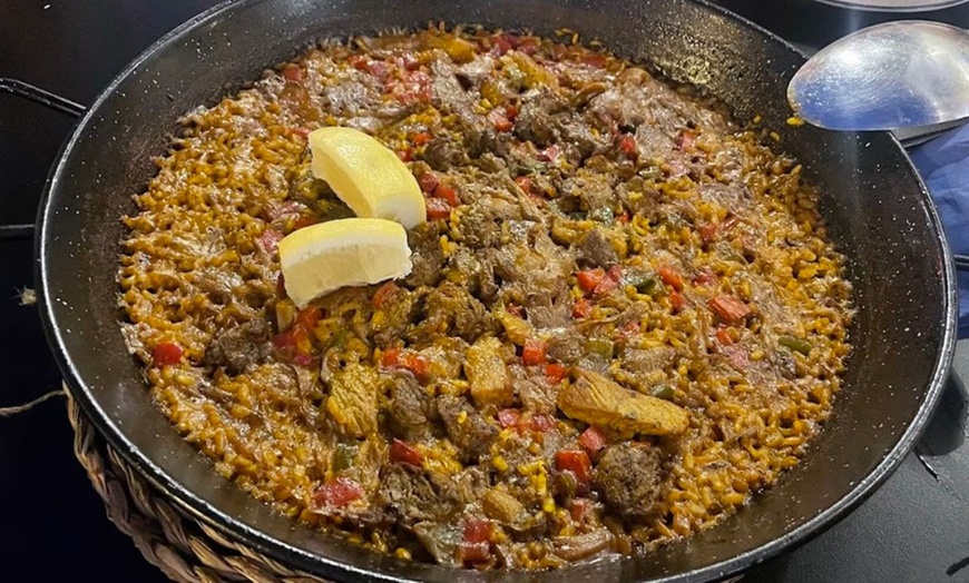 Image 6: Menú para 2 o 4 en casco antiguo de Alicante con postre y vino