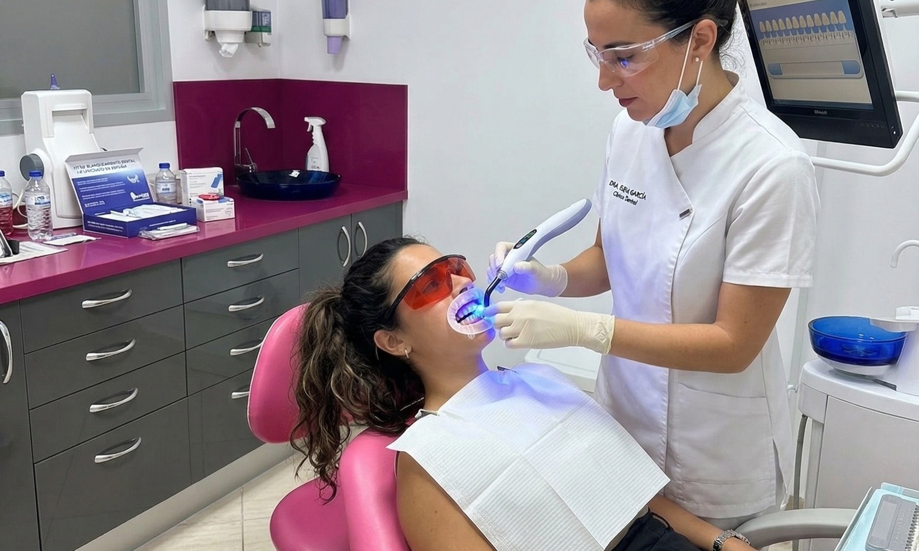 Higiene dental con pulido, revisión y opción a blanqueamiento LED