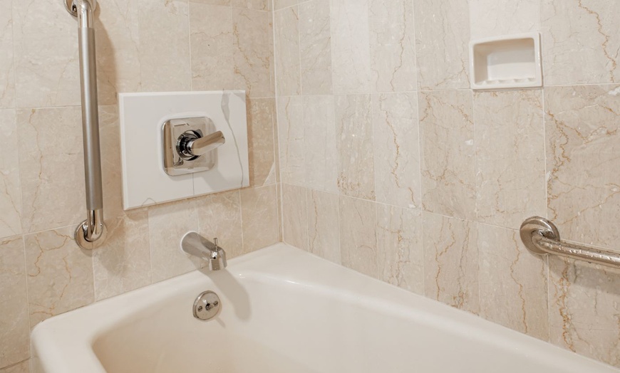 Image 17: Midtown Manhattan hotel near Grand Central w/ Grab and Go credit