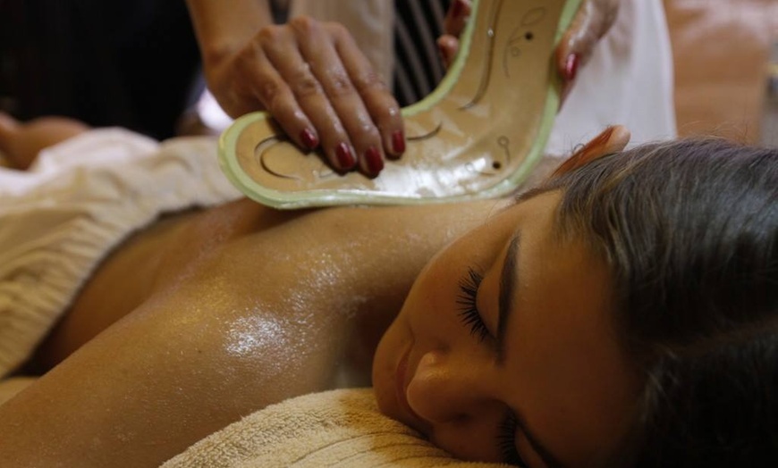 Image 6: 50 or 80-min Individual or Couple's Massage Experience @ Poseidon Spa