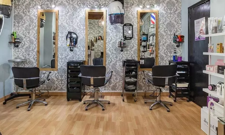 Sesión de peluquería con lavado, corte, secado y opción a color