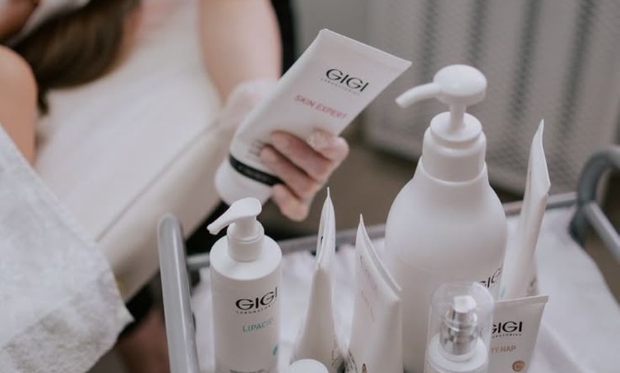 Image 8: Glow with HydraFacial and CO₂ Mask Therapy w/w/o Radiofrequency