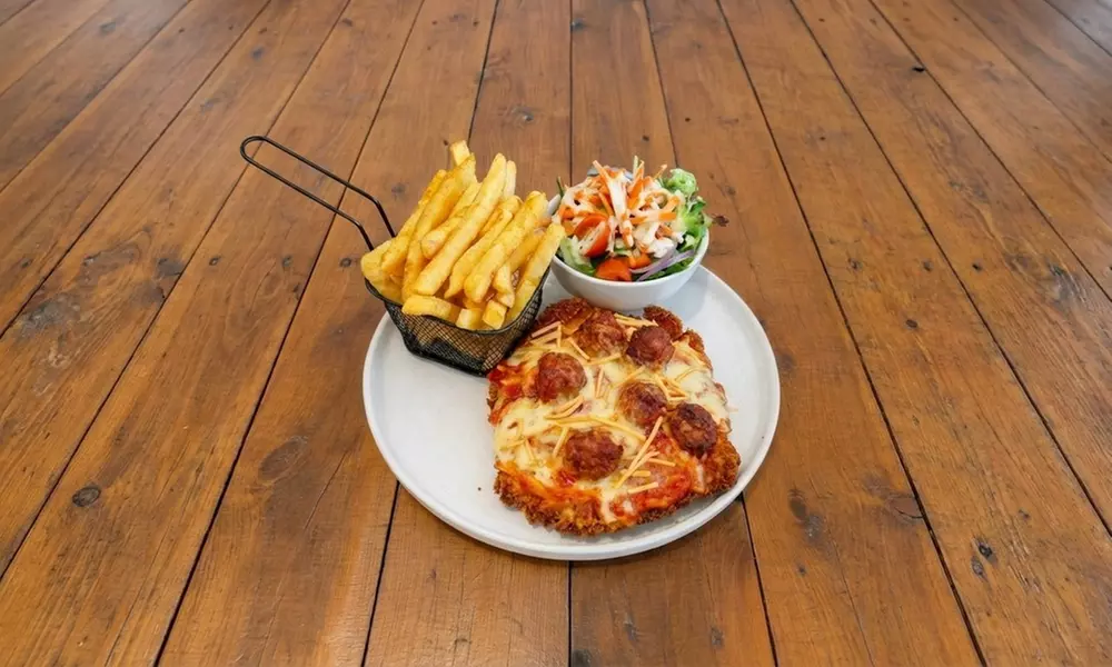 Complete Dinner with Mains & Drinks: Perfect for Groups & Celebrations