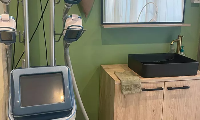 Rehaussement de cils avec teinture ou extension de cils