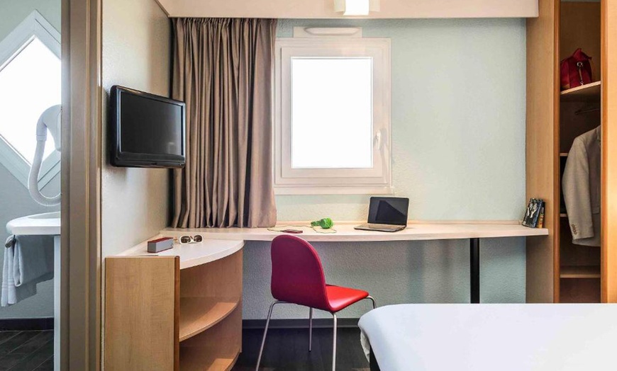 Image 6: Thonon-les-Bains : chambre double avec petit-déjeuner en option