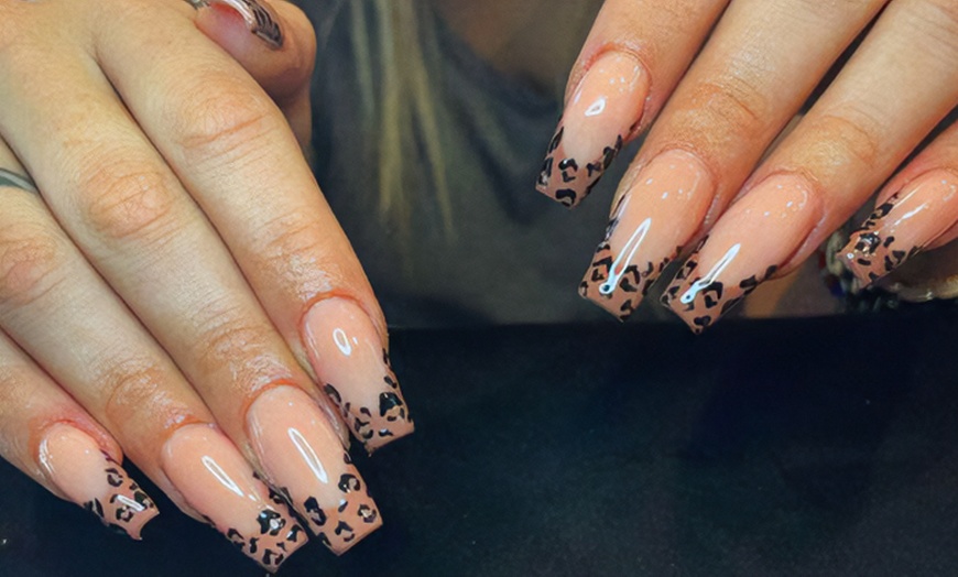 Image 5: Manicura, pedicura o manipedicura clásica o luxury con diseño de 1 uña