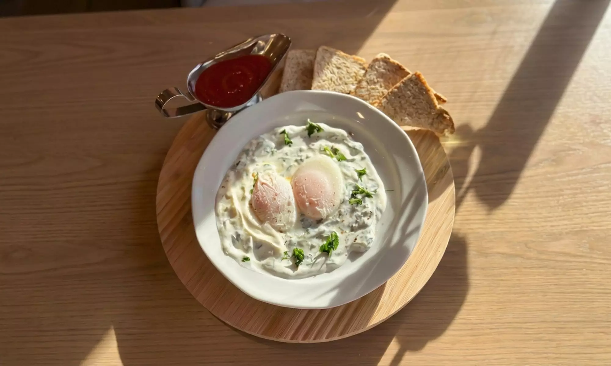 Brunch und belgische Waffeln für 1-2 Personen oder 2 Toasts nach Wahl