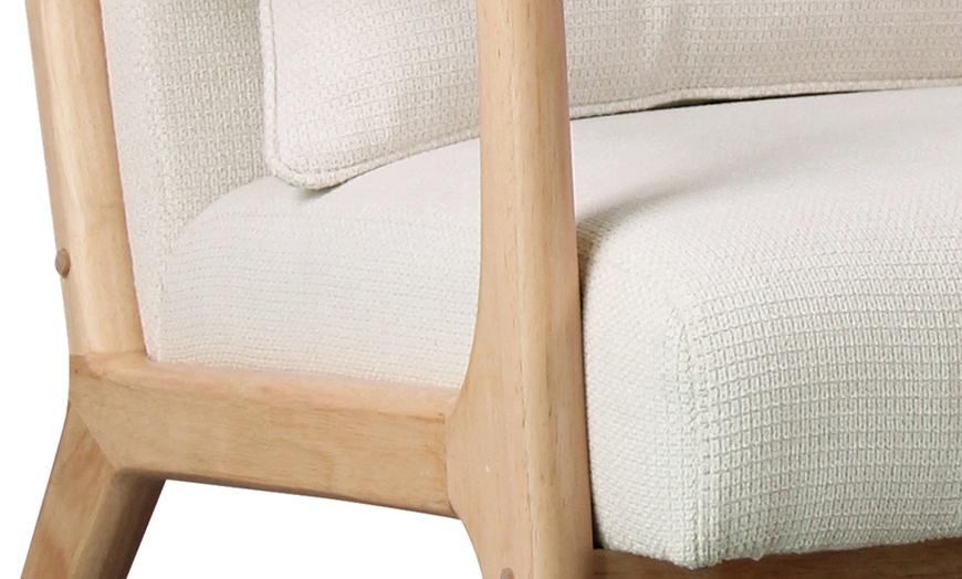 Image 13: Poltrona in tessuto e legno Zach Doosense