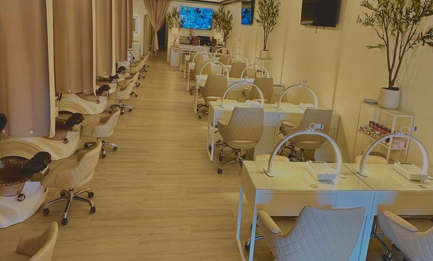 Image 3: Shellac, Gel, or No-Chip Mani-Pedi Options for Lasting Shine