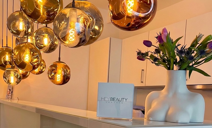 Image 11: 1-3x klassische Gesichtsbehandlung oder Microneedling für 1 Person