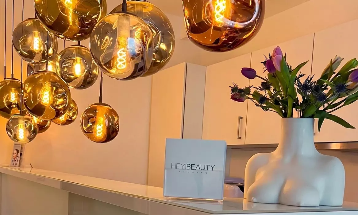 1-3x klassische Gesichtsbehandlung oder Microneedling für 1 Person