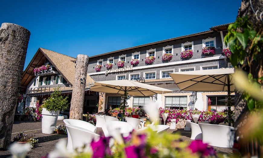 Image 2: Trentino 4*: camera con mezza pensione, piscina, Spa e drink per 2 