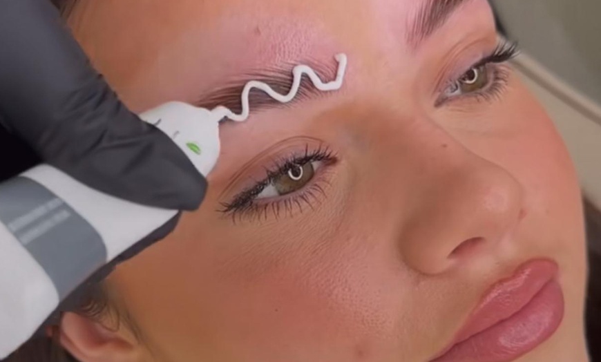 Image 8: Zahnschmuck mit Swarovski®-Kristallen, Lashlifting oder Browlifting