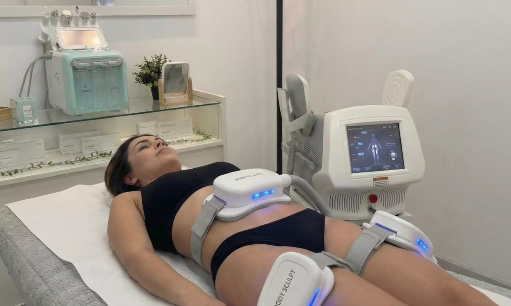 2, 4 o 6 sesiones de tratamiento con efecto remodelante y push-up con Body Sculpt para 1; ahorra hasta un 73% - Primary Image