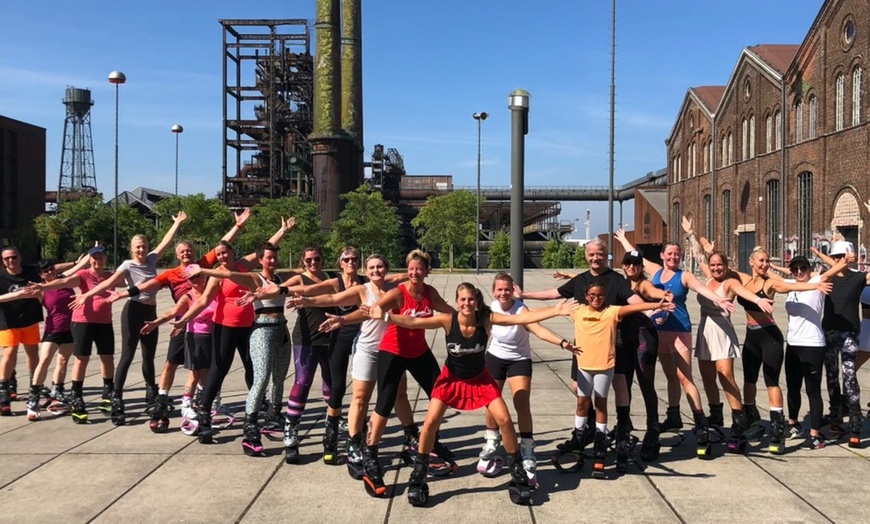 Image 1: 5er- oder 10er-Karte für Jumpschuh-Training & Leihschuhe für 1 Person