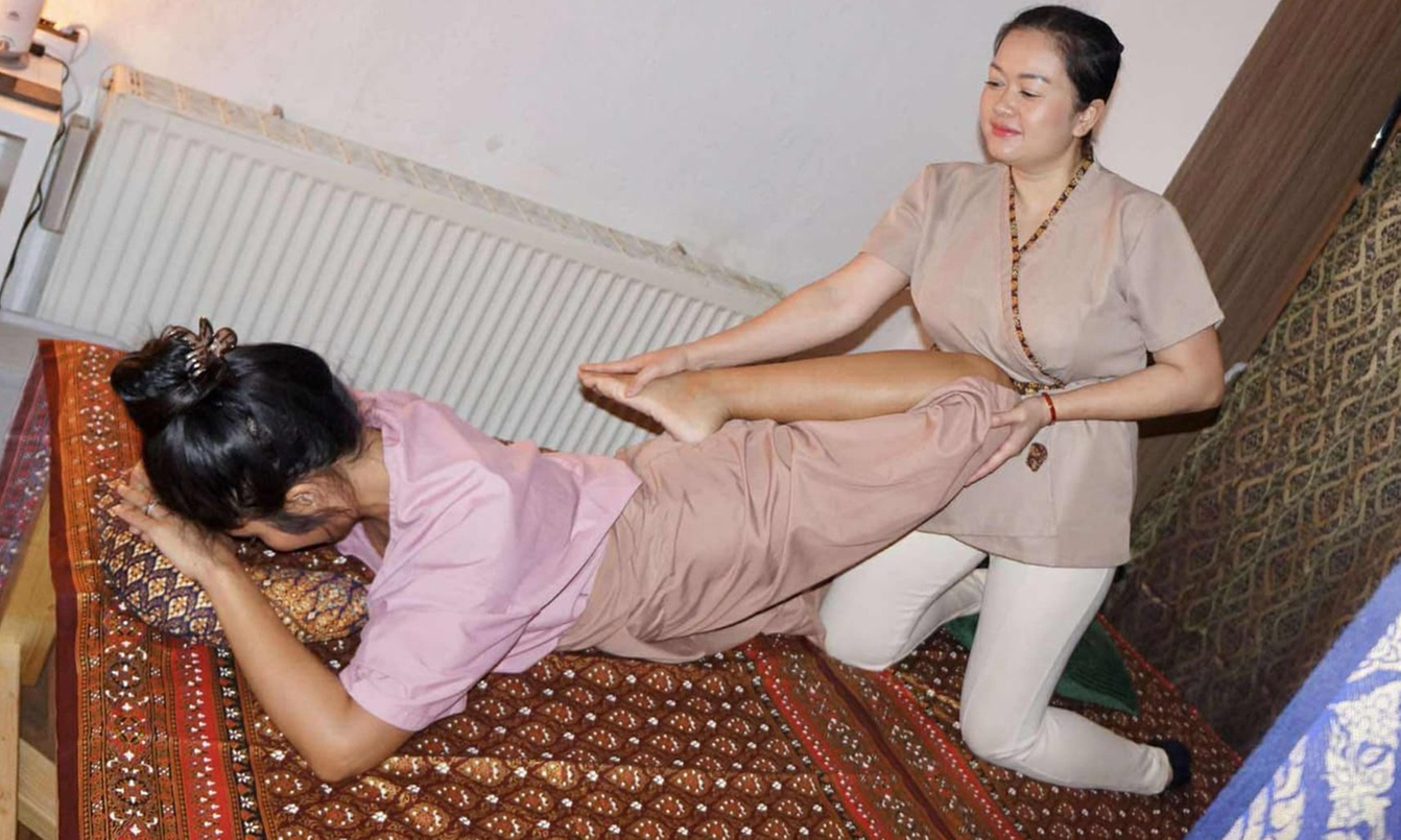 Traditionelle Thai-, klassische Thai-Öl- oder Rücken-Nacken-Massage