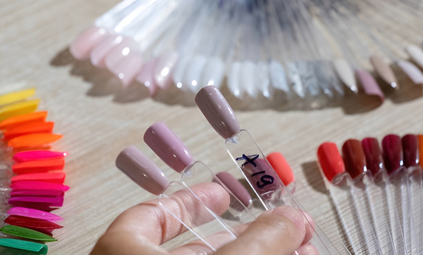 Image 4: Ultieme verzorging met luxe nagels & verfrissende gezichtsverzorging