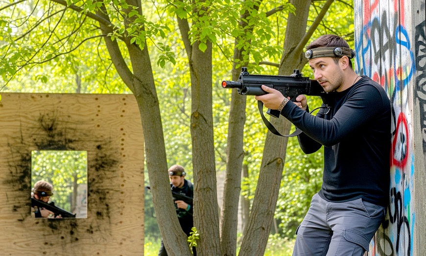 Image 9: Bez siniaków, tylko adrenalina: paintball laserowy dla nawet 12 osób 