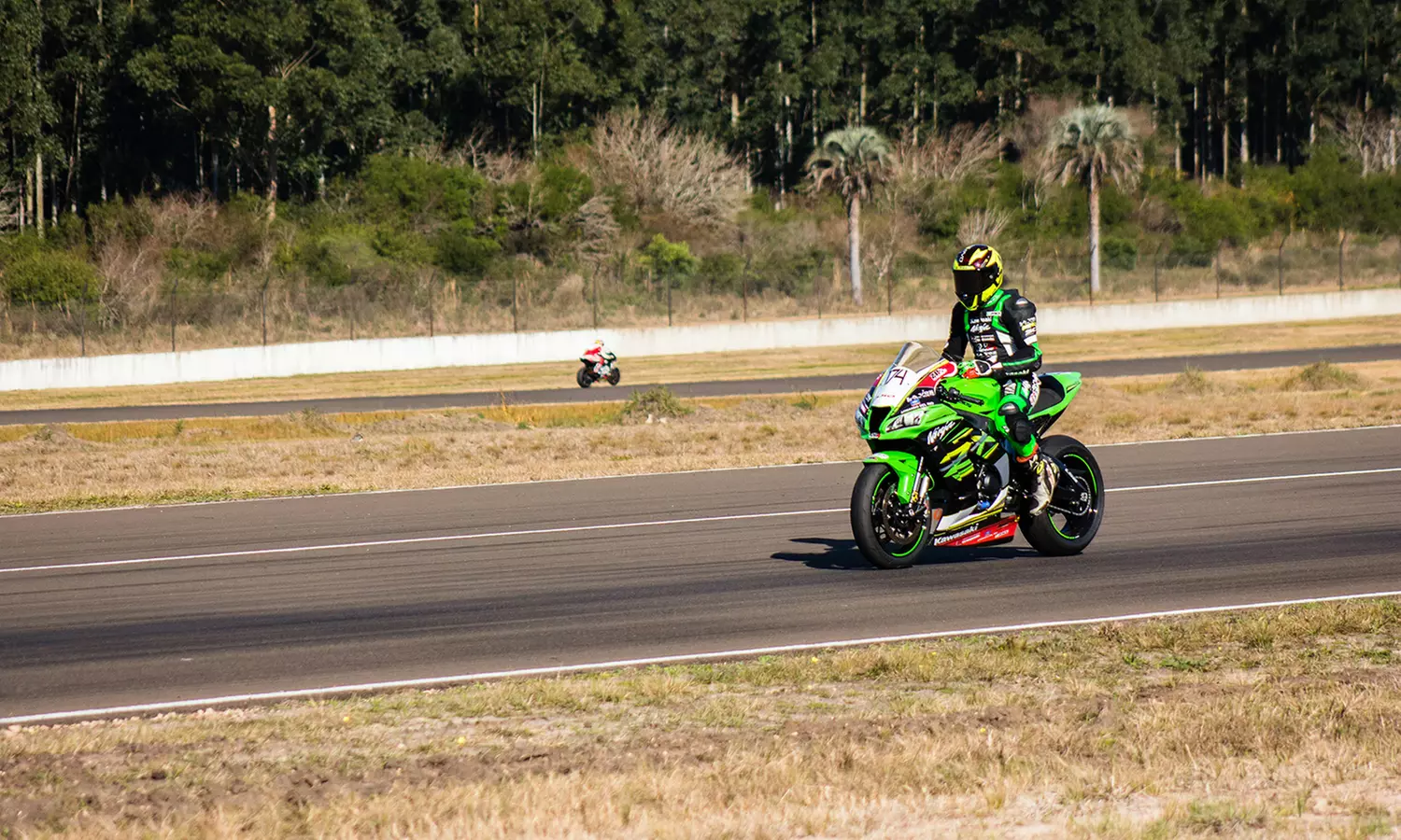 MotoGP Catalunya: entrada pelouse de 3 días y 2, 3 o 4 noches de hotel