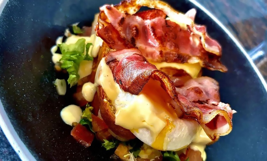 Image 14: Menú con gran variedad de platos y copa de vino para 2 o 4 personas