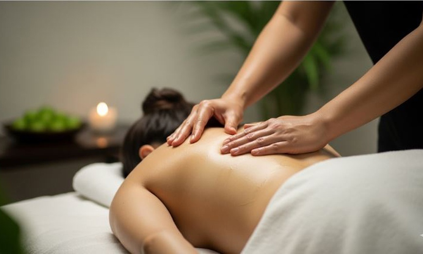 Image 1: Soin du visage avec modelage crânien et visage, option modelage du dos, avec L'Harmonie du corps (50% de remise)