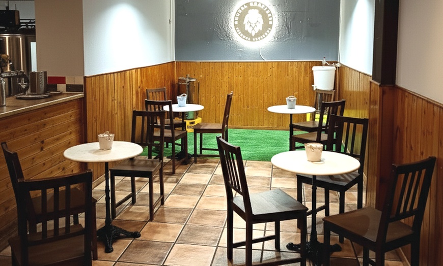 Image 5: Cata de 5 cervezas con picoteo para hasta 8 personas