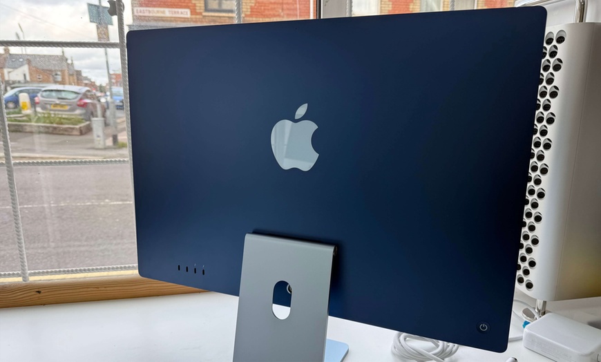 Image 3: Refurbished Apple 24-Inch 4.5K Retina Display iMac 16GB RAM 512GB SSD