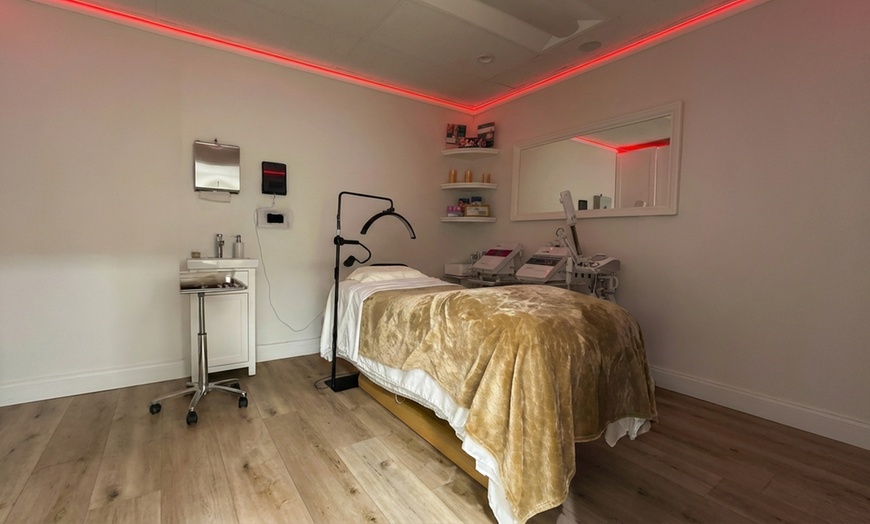 Image 7: 1 or 2 Exosome Treatment, 2, 4, or 6 PRP Syringes for Hair Treatment