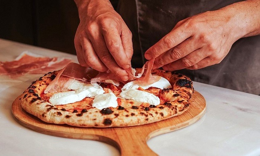 Image 2: Menú de pizza artesanal para 2 o 4 en Restaurant la Tramuntana