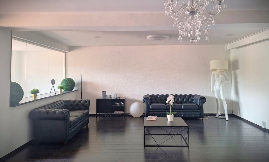 Image 10: Masaje a elegir entre relajante, craneocervical y circulatorio