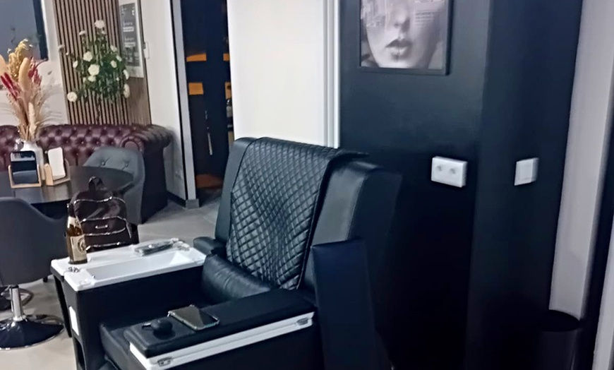 Image 19: Sesión de peluquería con opción a corte, tinte o mechas para 1