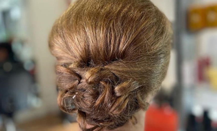 Image 7: Sesión de peluquería completa con opción a tinte de raíz o mechas