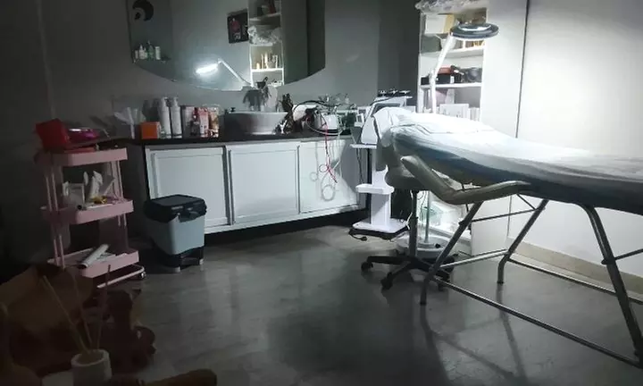 Limpieza facial profunda con aparatología y masaje corporal completo