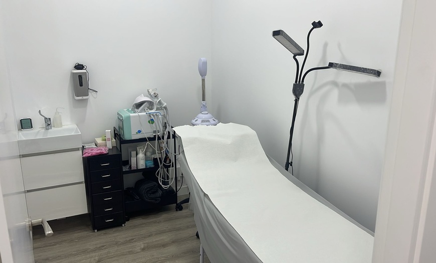 Image 2: Lifting y tinte de pestañas, diseño y color para cejas perfectas