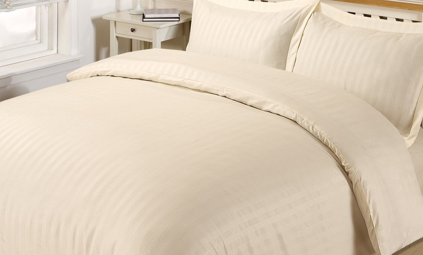 Image 4: Striped Satin Duvet Cover Set