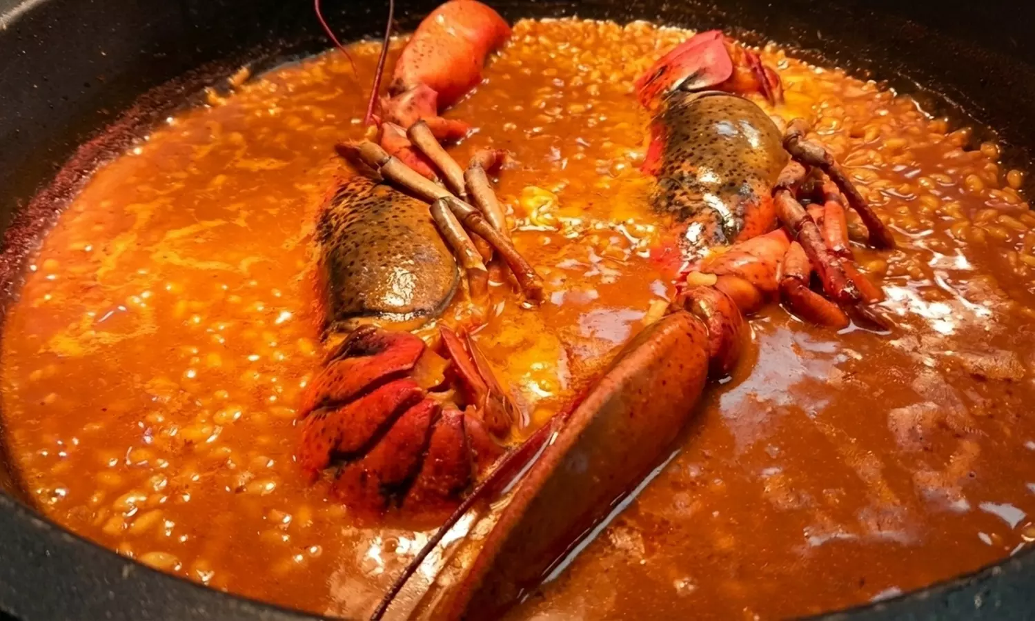 Menú con entrante, principal, postre, bebida y opción a vino