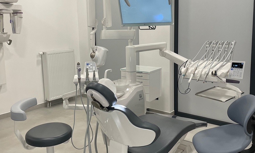 Image 2: Do 53% zniżki na Przegląd stomatologiczny (czyszczenie, prześwietlenie, egzamin) w Rusu Dental Clinic